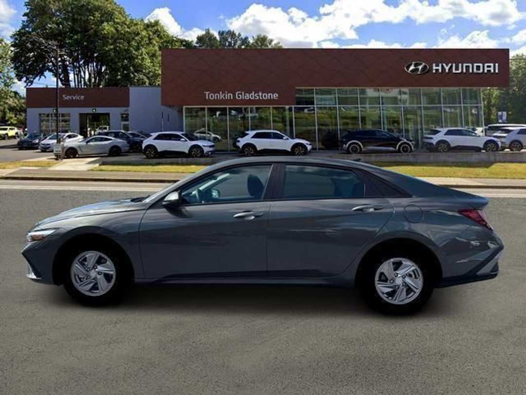 2026 Hyundai Elantra SE - Image 3