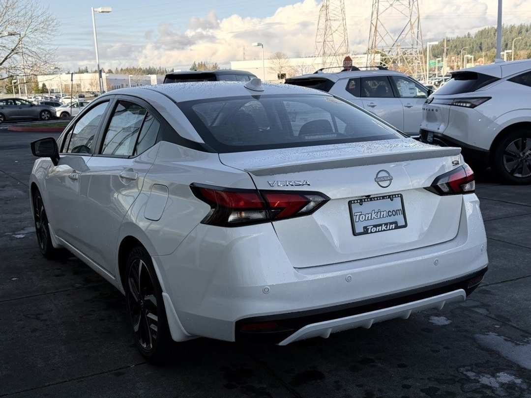 2025 Nissan Versa 1.6 SR - Image 5