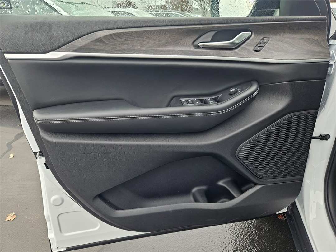 2025 Jeep Grand Cherokee L Limited - Image 10