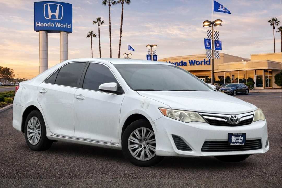 2012 Toyota Camry SE - Image 2