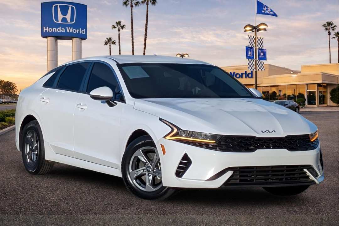 2023 Kia K5 LXS - Image 2