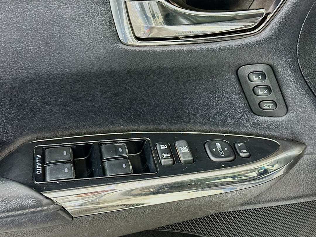 2017 Toyota Avalon Limited - Image 19