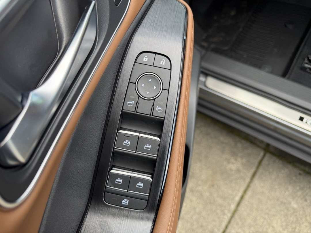 2026 Nissan Rogue Platinum - Image 13