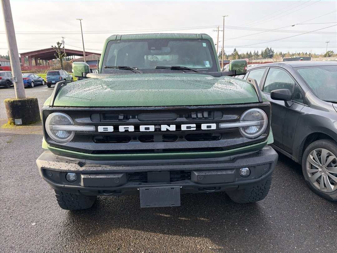 2023 Ford Bronco Outer Banks - Image 2