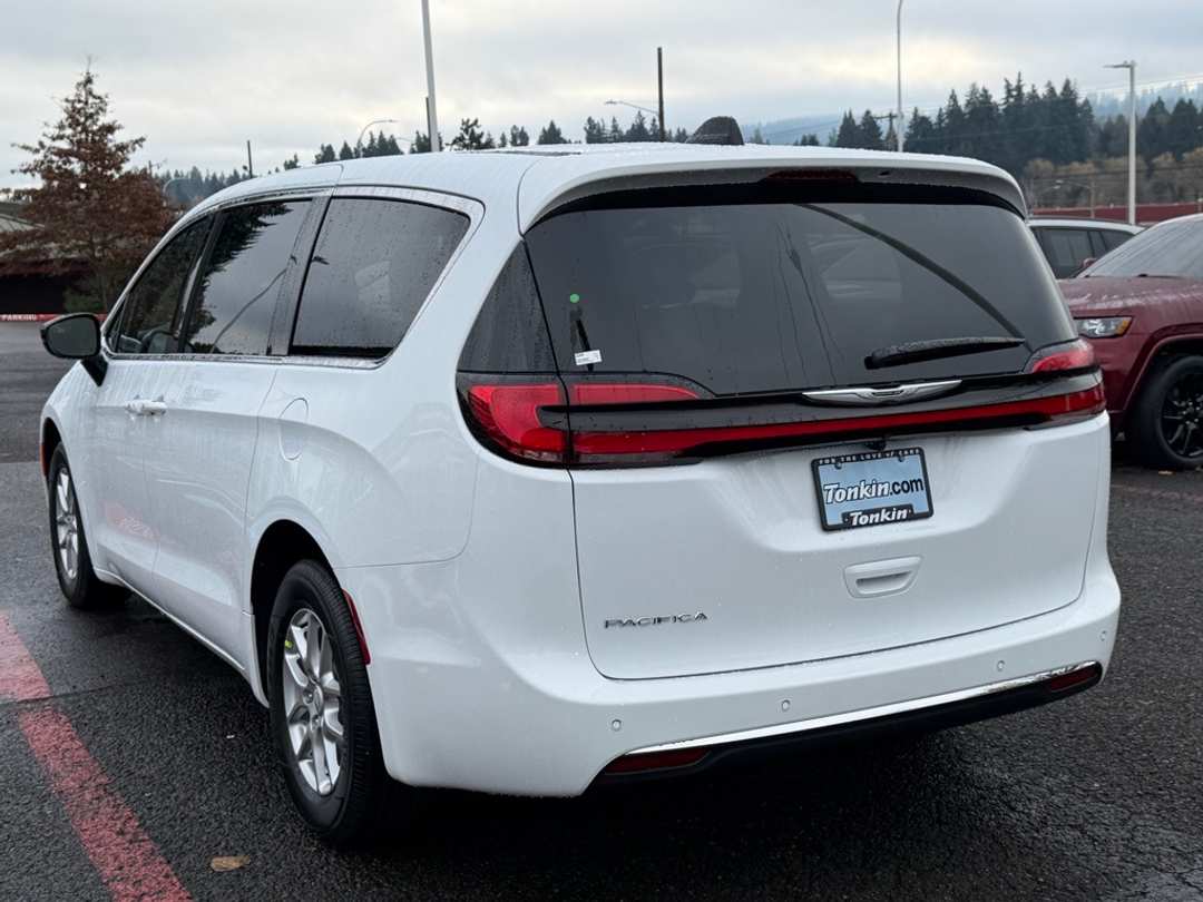 2026 Chrysler Pacifica Select - Image 6