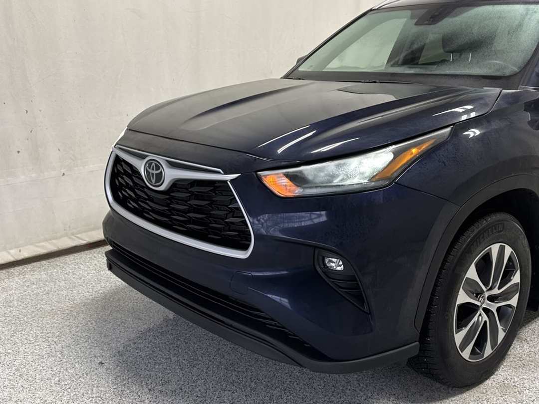 2024 Toyota Highlander XLE - Image 3
