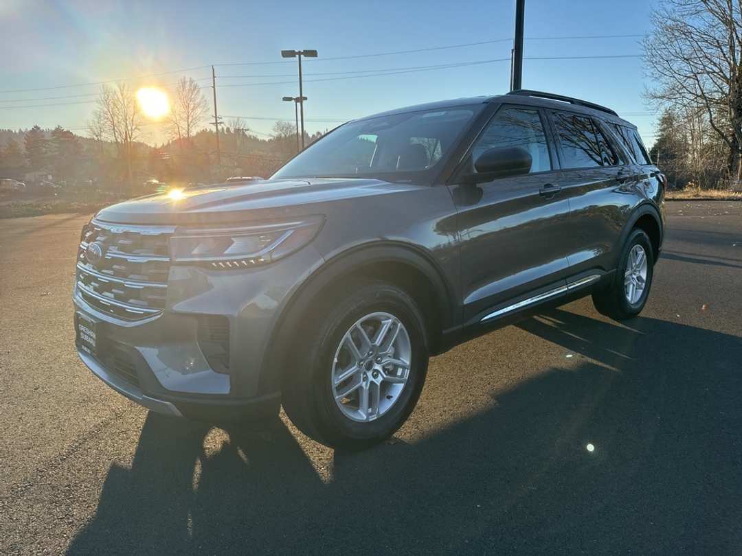 2025 Ford Explorer Active - Image 3