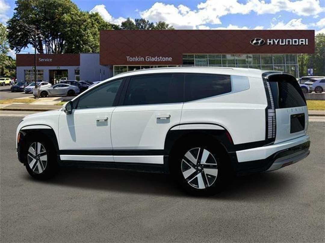 2026 Hyundai Ioniq 9 SEL - Image 4