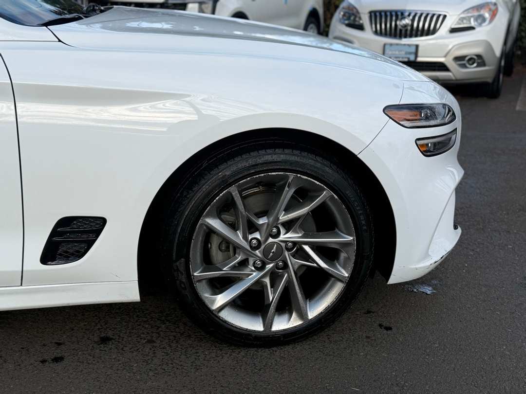2022 Genesis G70 2.0T - Image 16