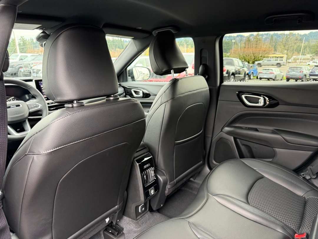 2026 Jeep Compass Latitude - Image 30