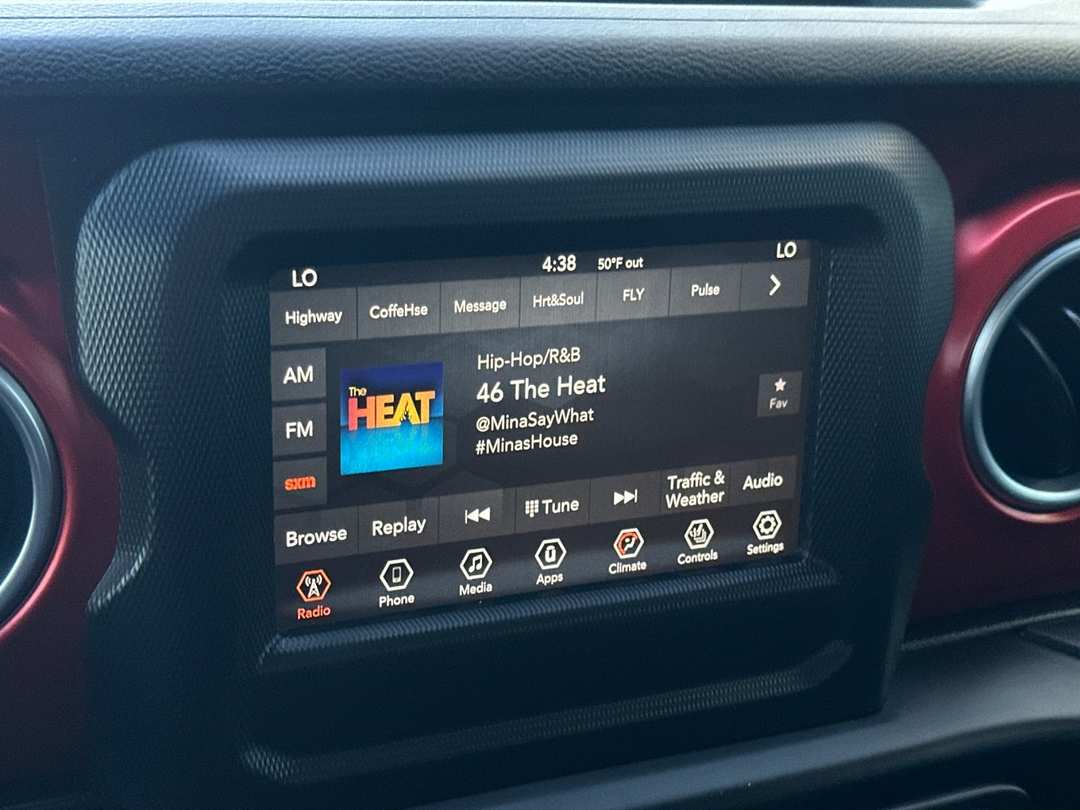 2021 Jeep Gladiator Rubicon - Image 16