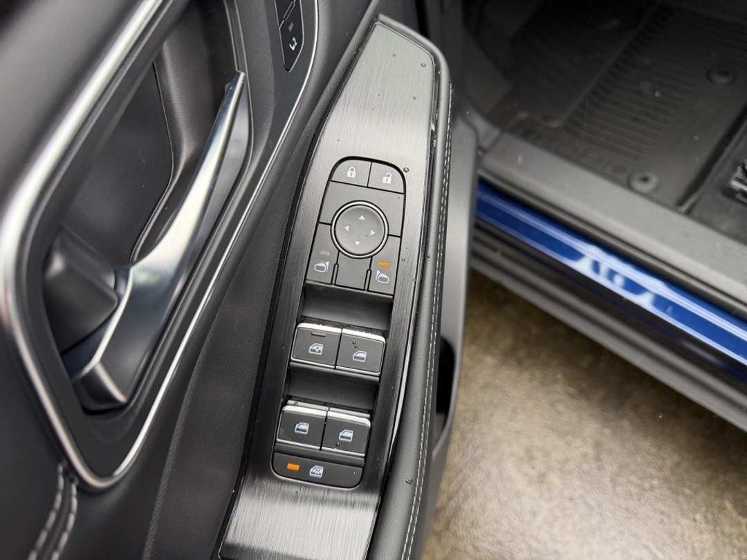 2026 Nissan Rogue Platinum - Image 14