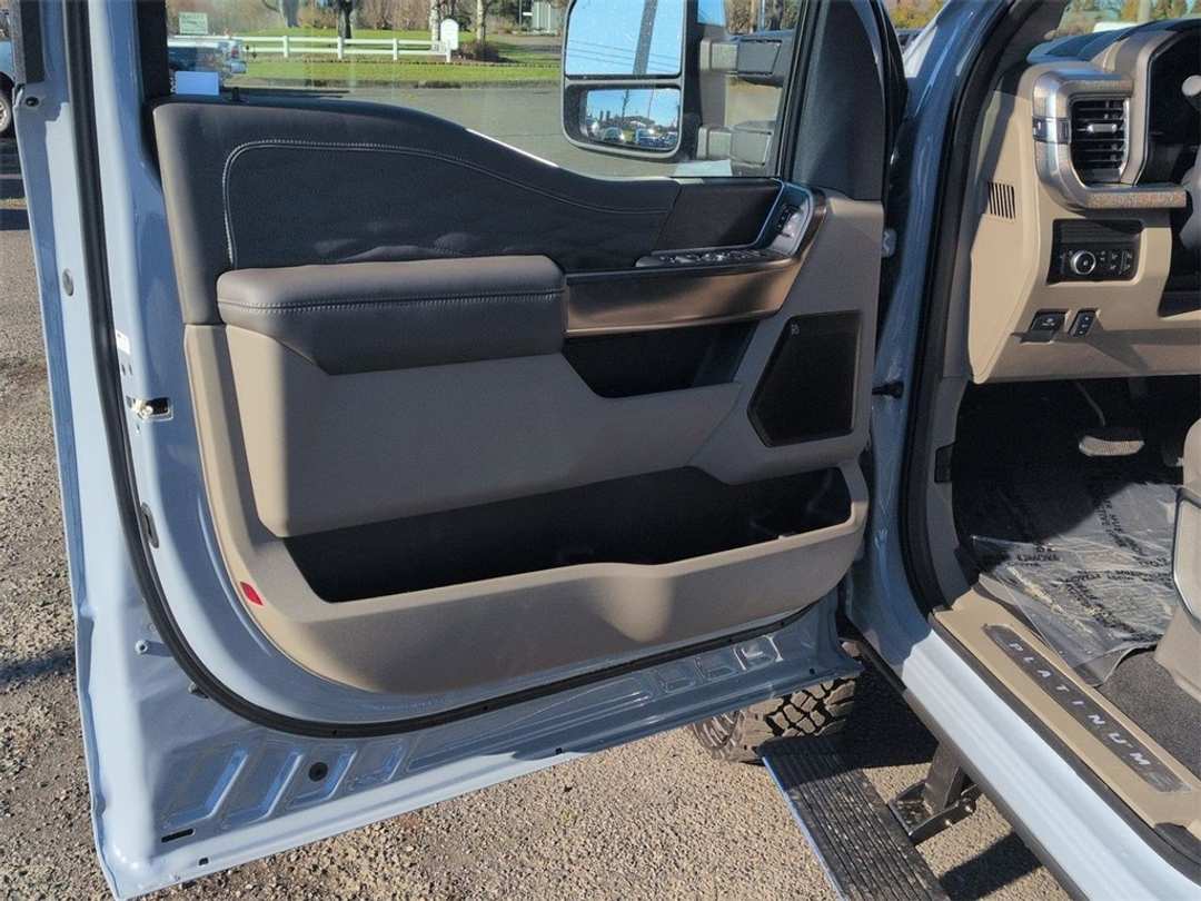 2026 Ford F-350Sd Platinum - Image 9