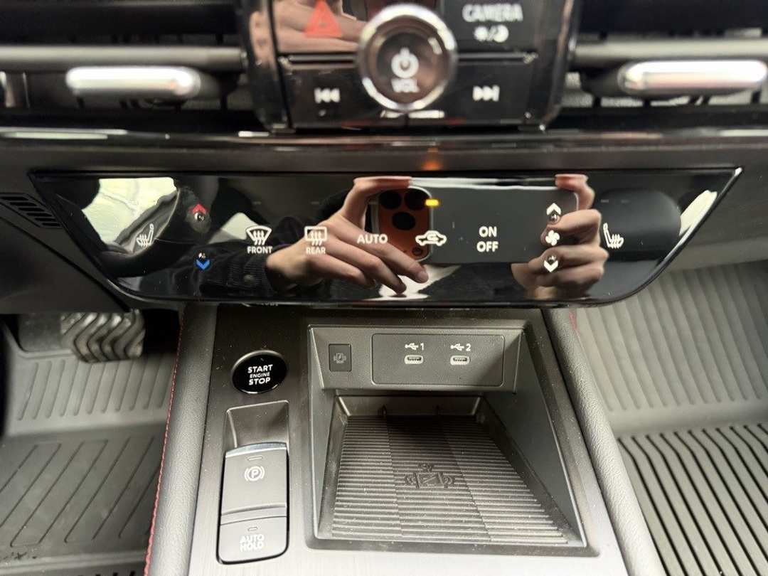 2026 Nissan Kicks SR - Image 23