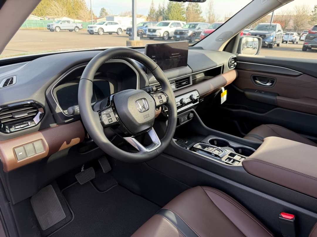 2026 Honda Pilot Touring - Image 17