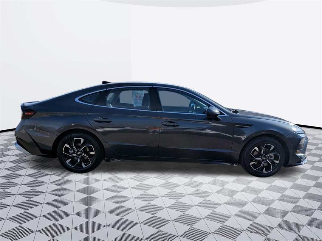 2025 Hyundai Sonata SEL - Image 8