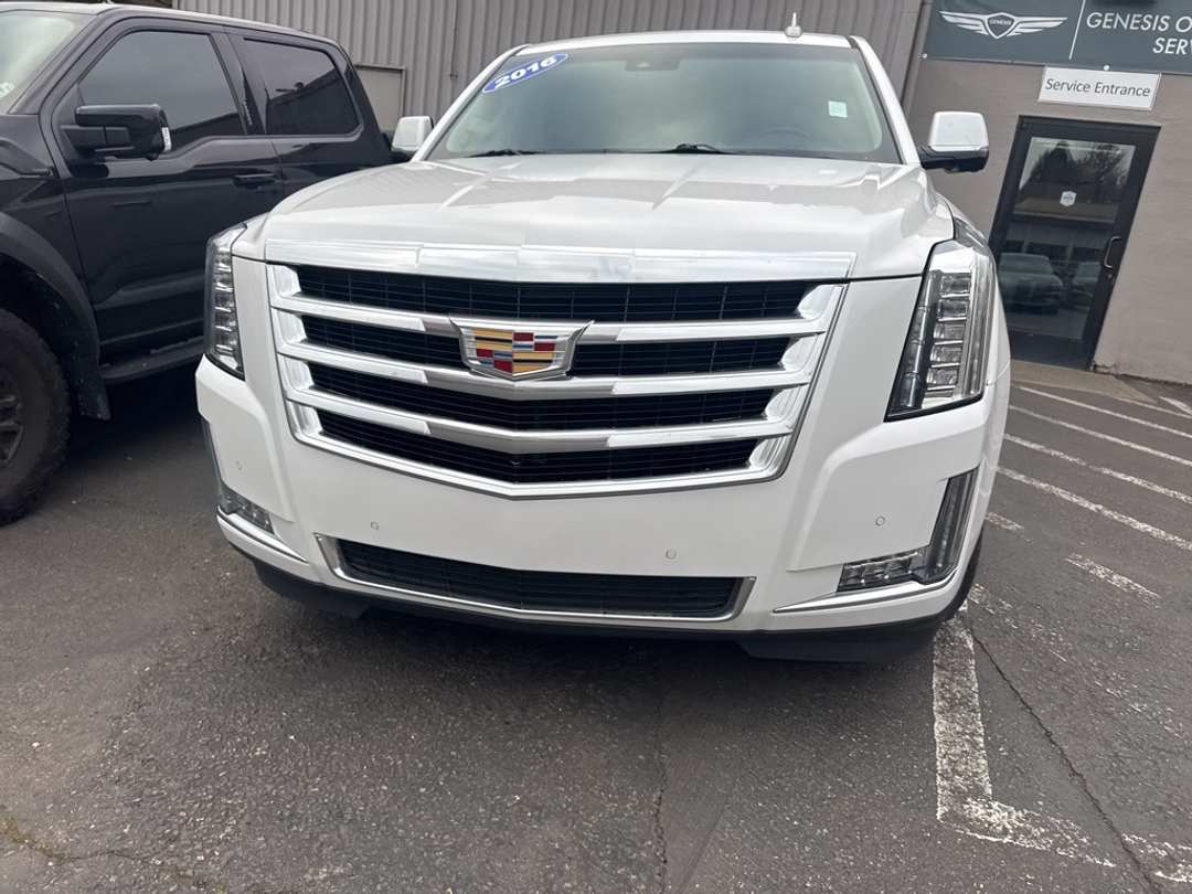 2016 Cadillac Escalade Luxury - Image 2