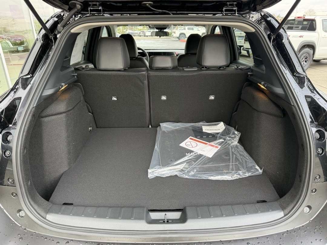 2026 Nissan Kicks SR - Image 14