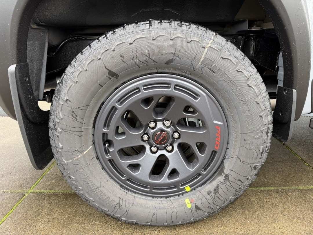 2026 Nissan Frontier PRO4X - Image 9