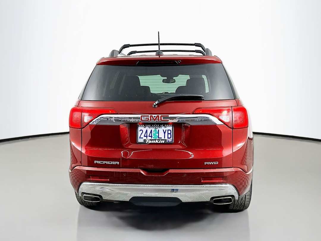 2017 GMC Acadia Denali - Image 7