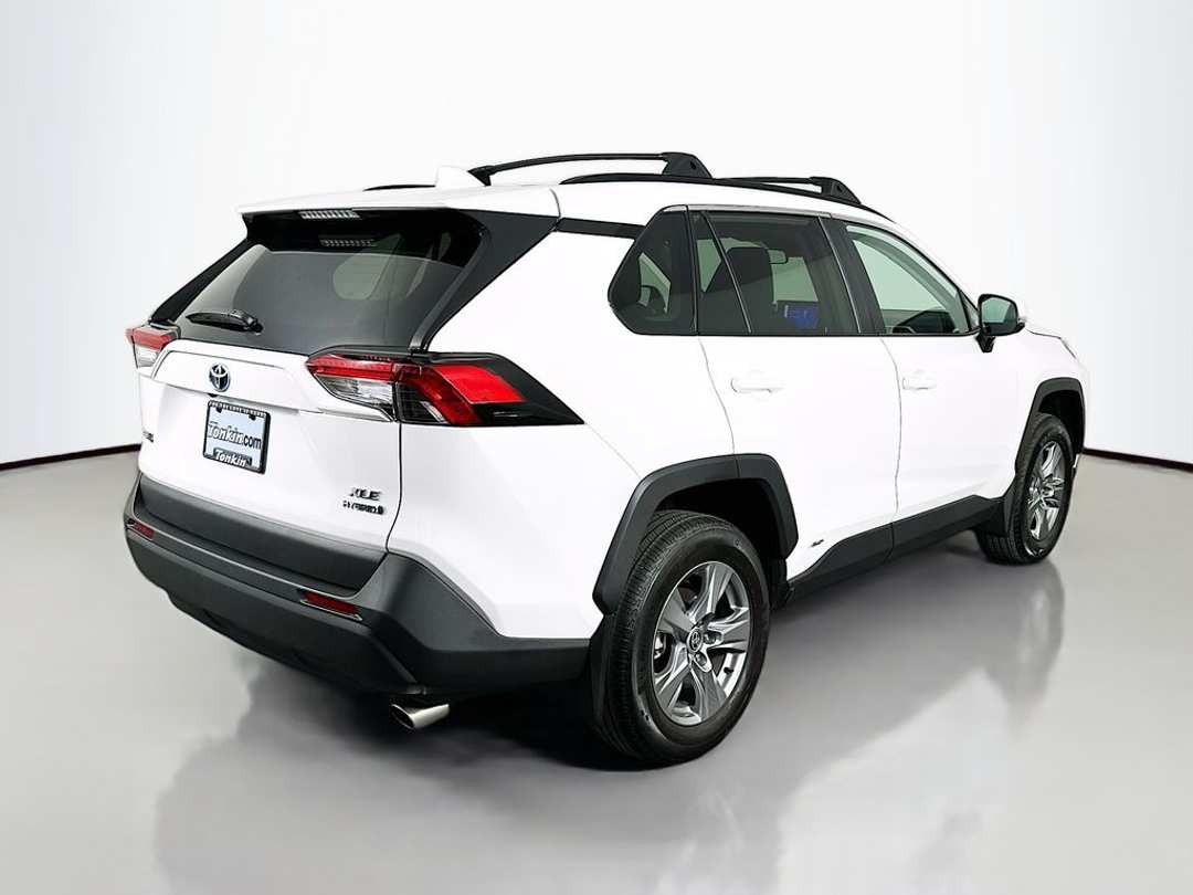 2024 Toyota Rav4 XLE - Image 8