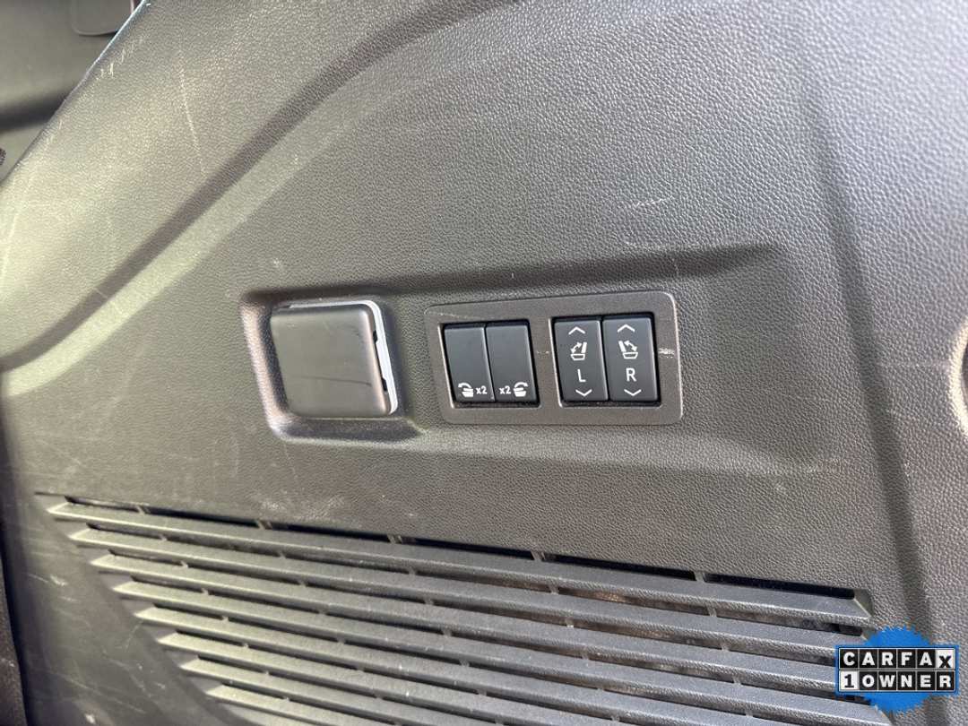 2025 GMC Yukon Denali - Image 14