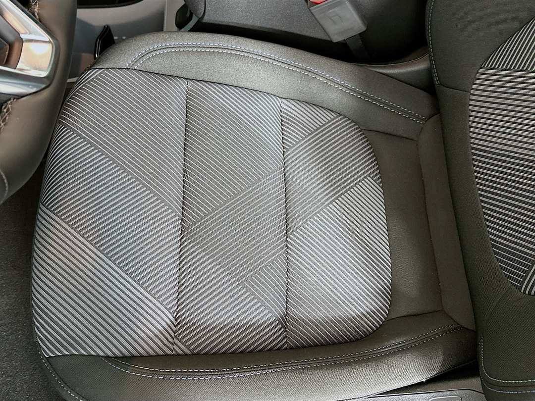 2027 Chevrolet Bolt Ev LT - Image 19