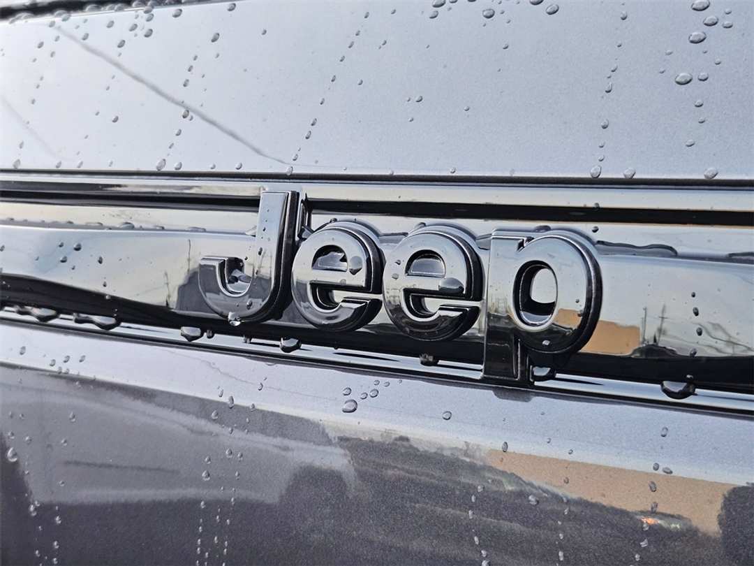 2025 Jeep Grand Cherokee Limited - Image 32