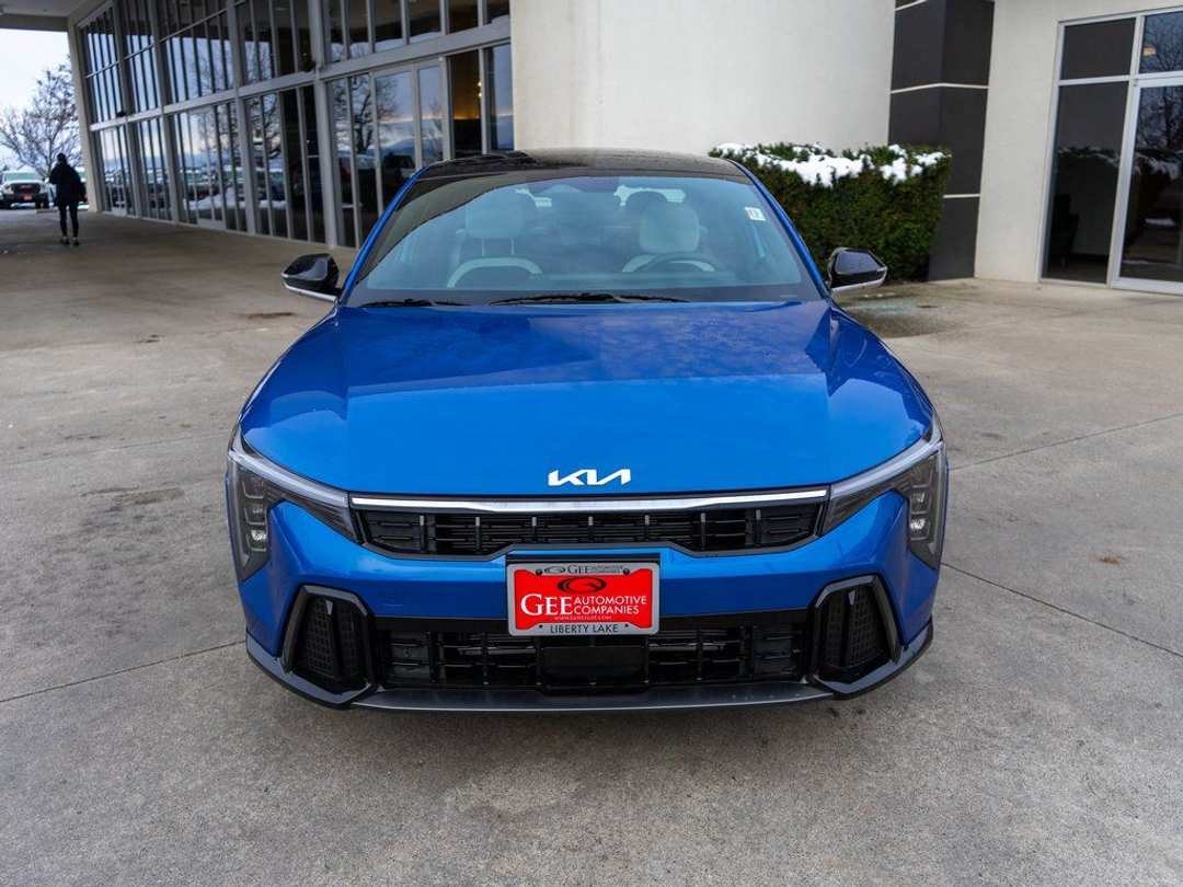 2025 Kia K4 GTLine - Image 2