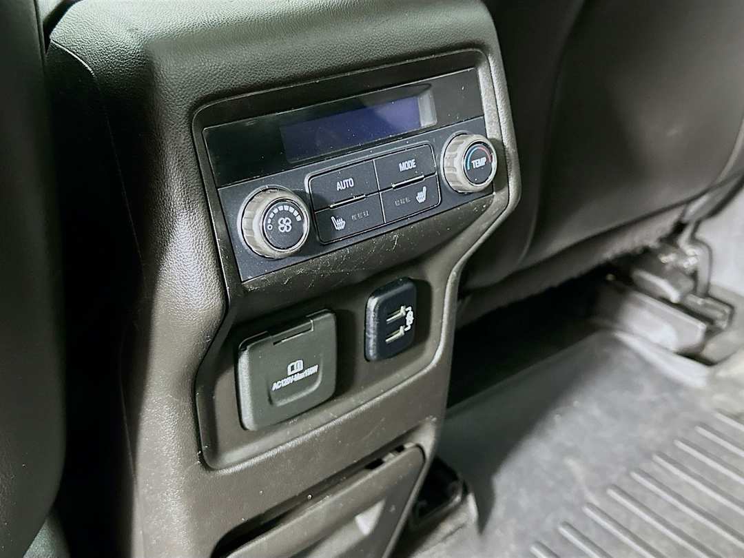 2017 GMC Acadia Denali - Image 28