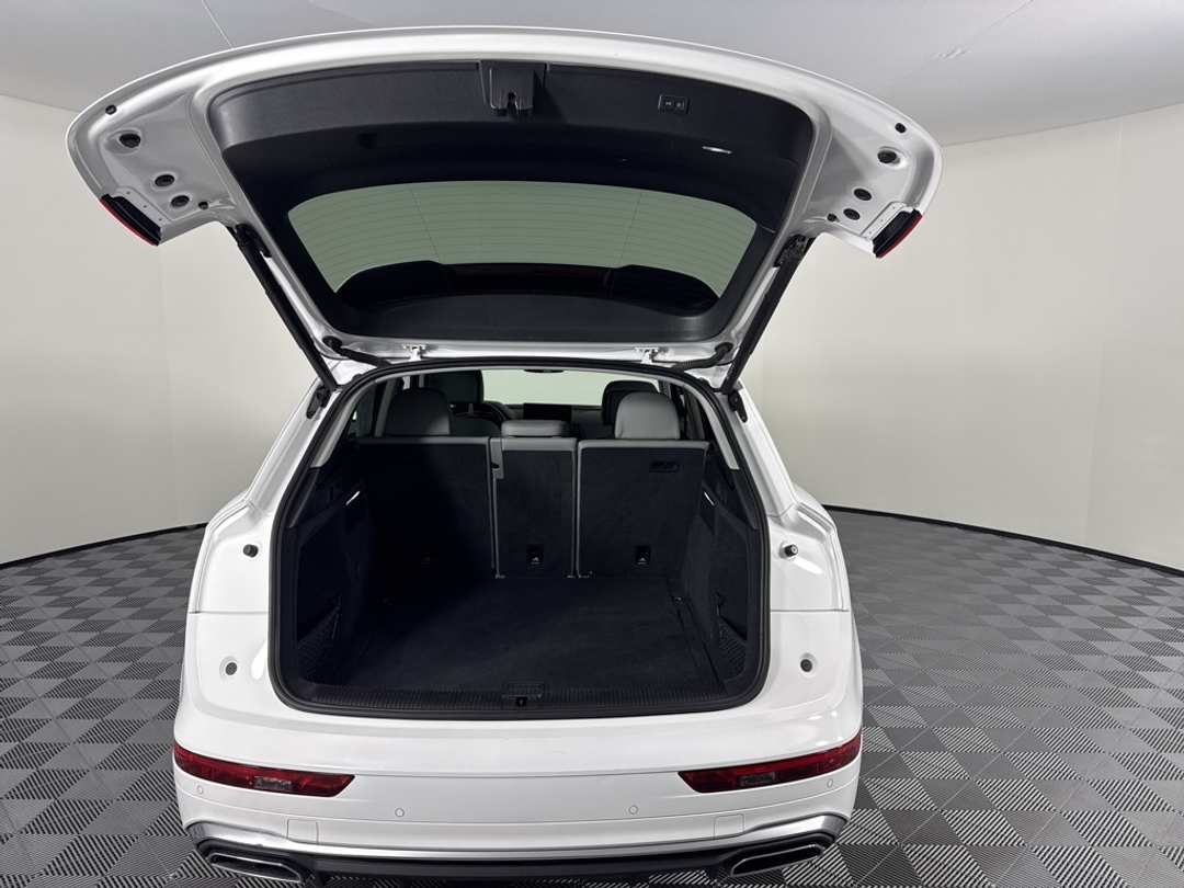 2022 Audi Q5 45 S line Premium - Image 13