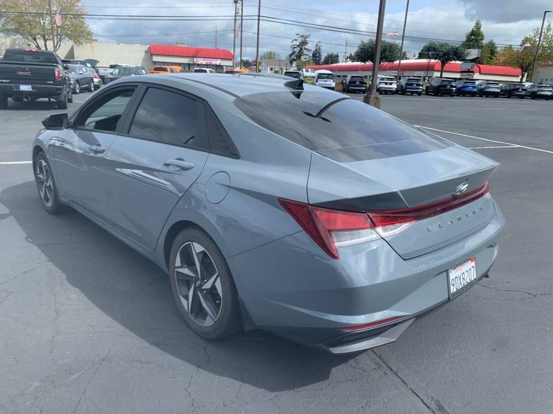 2023 Hyundai Elantra SEL - Image 2