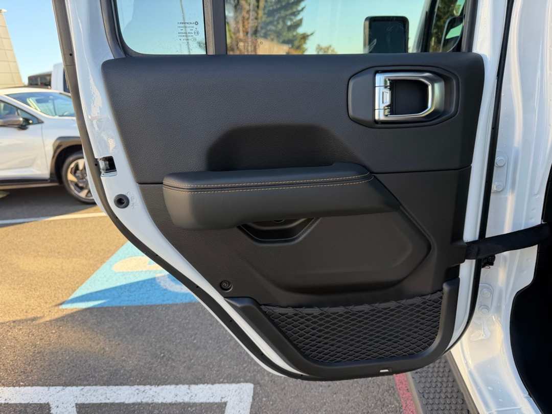 2026 Jeep Wrangler Sahara - Image 27