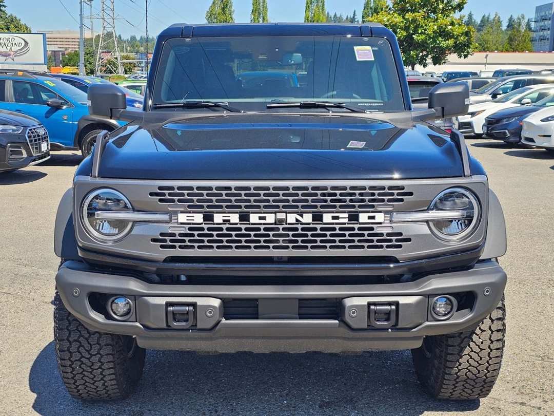 2025 Ford Bronco Badlands - Image 2