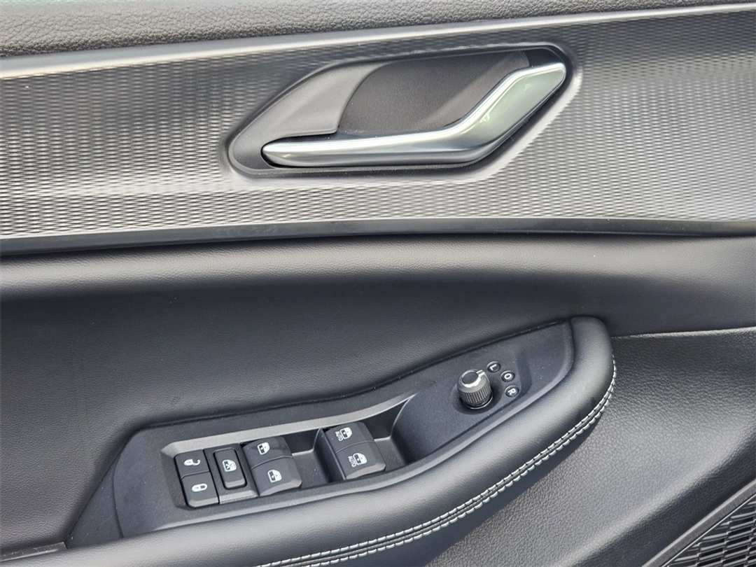 2025 Jeep Grand Cherokee Altitude X - Image 11