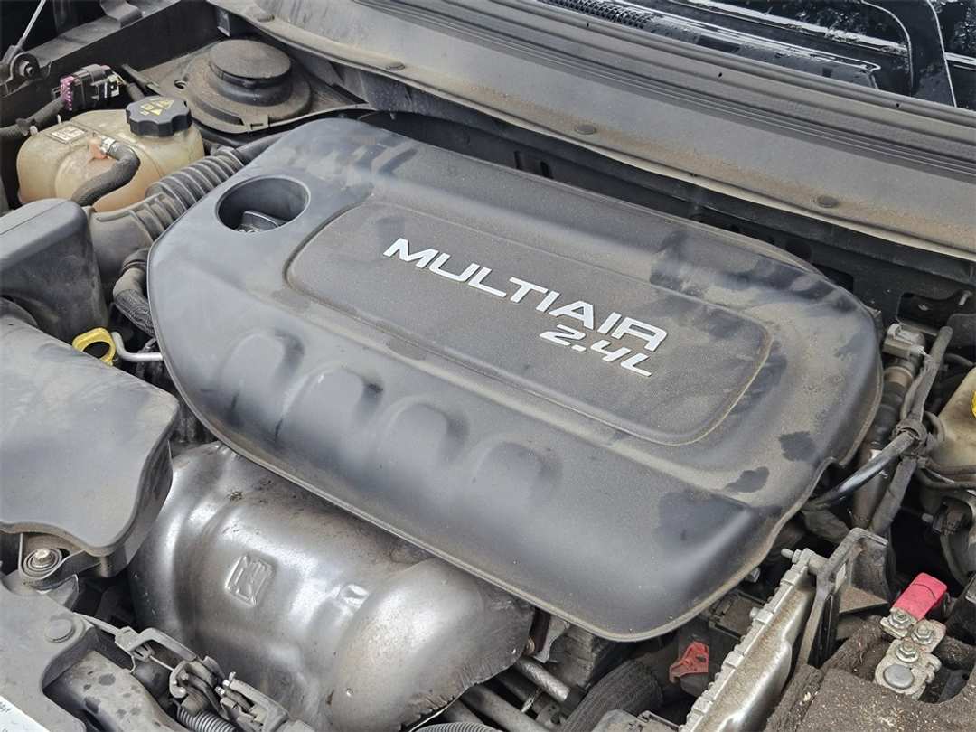 2016 Jeep Cherokee Latitude - Image 38