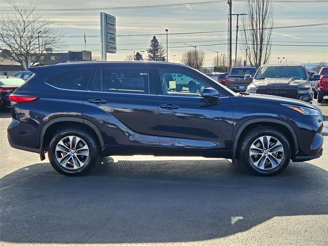 2020 Toyota Highlander XLE - Image 7