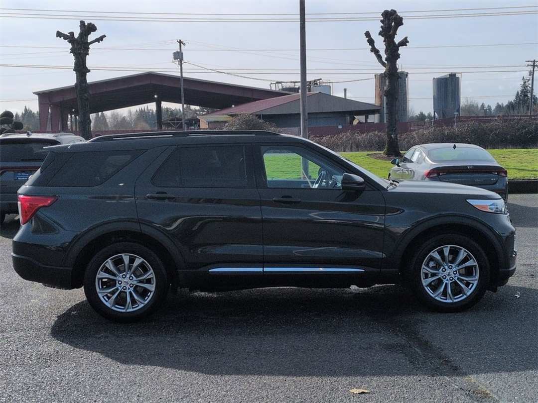 2023 Ford Explorer XLT - Image 6