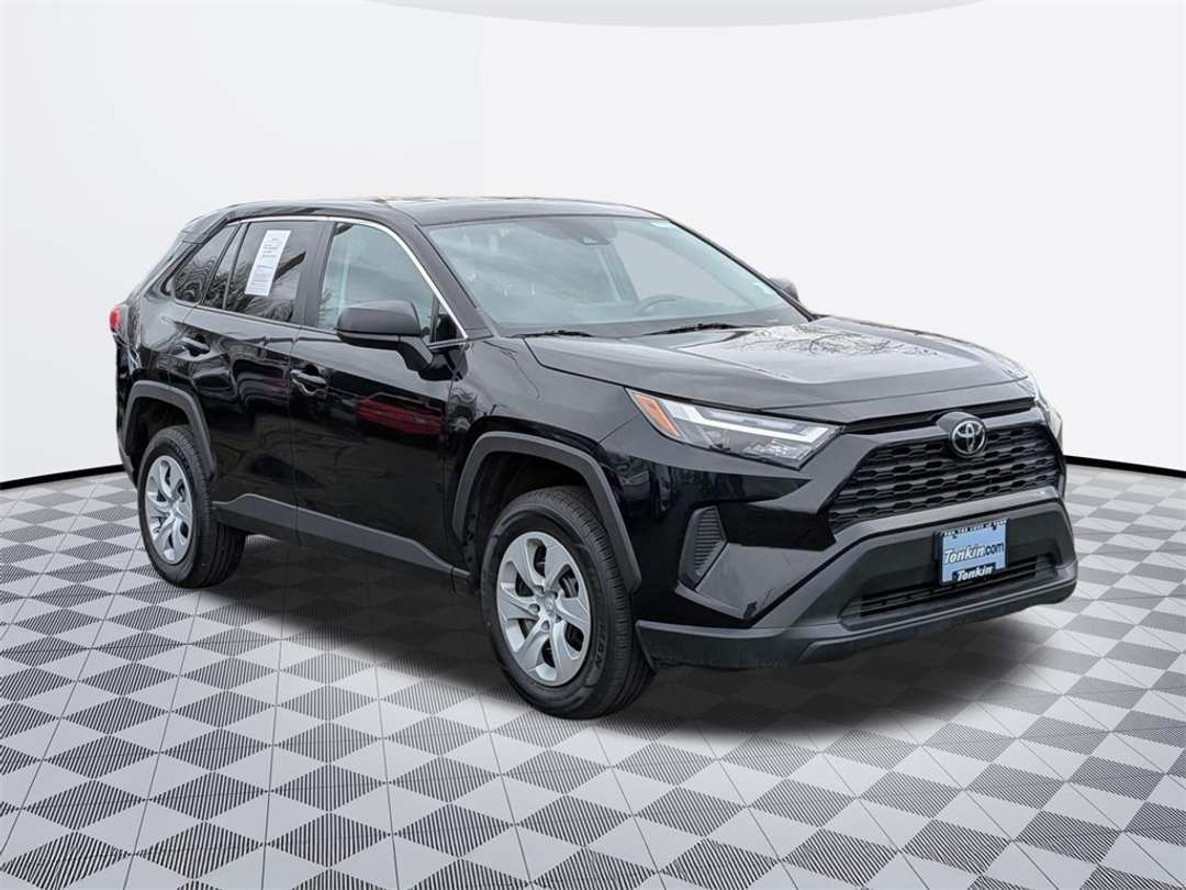 2024 Toyota Rav4 LE - Image 8