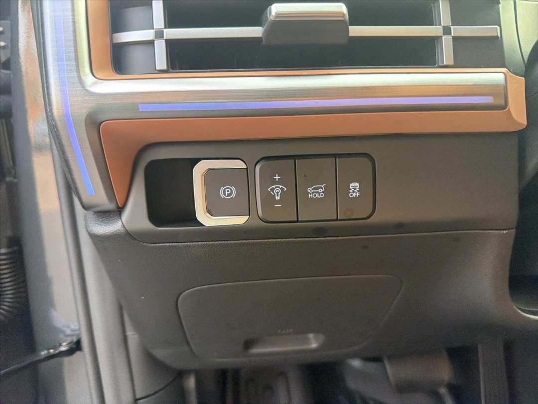 2025 Hyundai Santa Fe Limited - Image 32