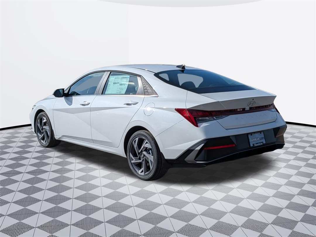 2026 Hyundai Elantra Limited - Image 4