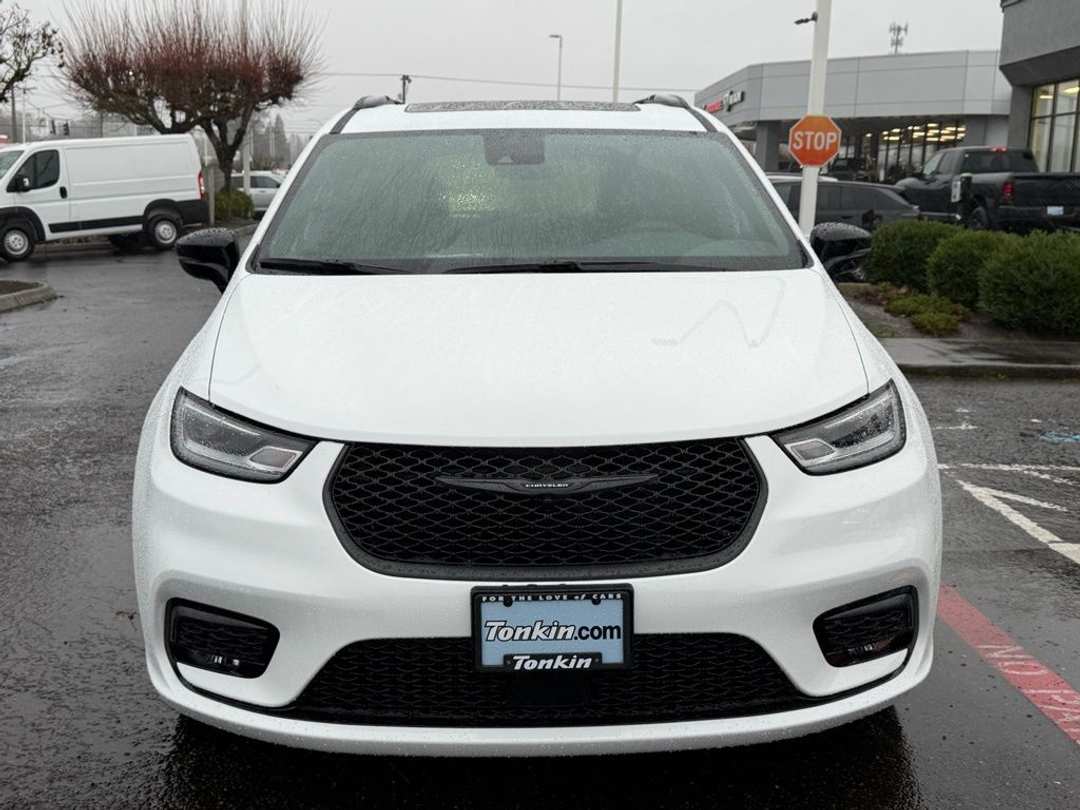 2026 Chrysler Pacifica Limited - Image 3