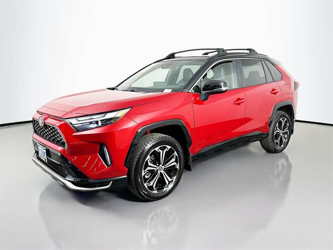 2025 Toyota Rav4 XSE - Image 3
