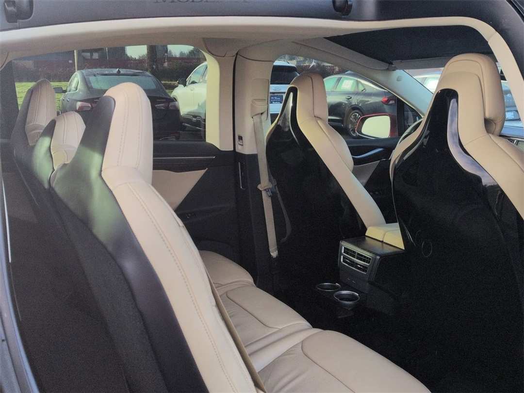 2016 Tesla Model X 90D - Image 30