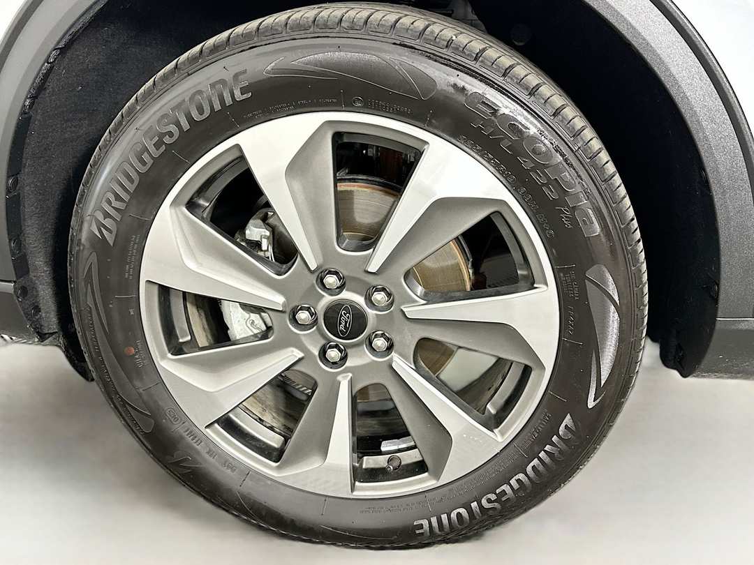 2025 Ford Escape Platinum - Image 32