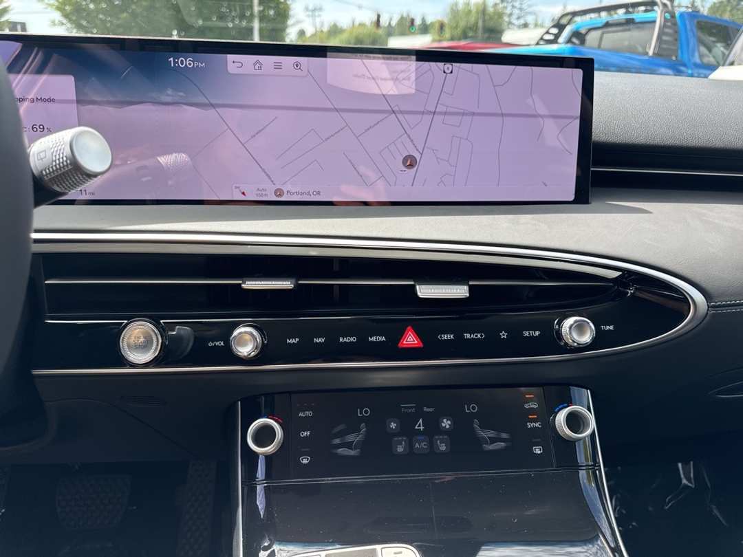 2026 Genesis Gv70 2.5T - Image 24