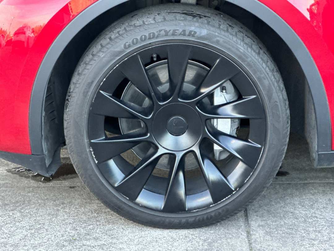 2023 Tesla Model Y Long Range - Image 24