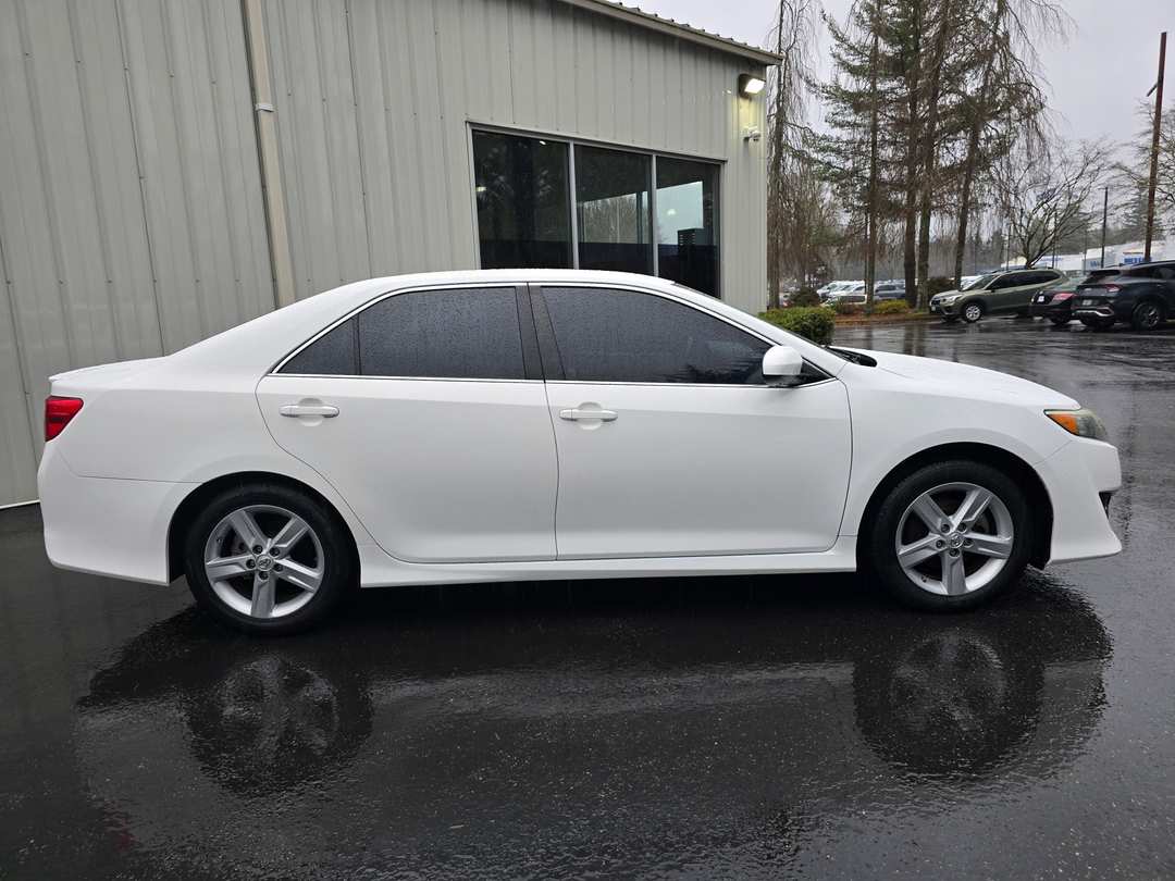 2014 Toyota Camry SE - Image 3