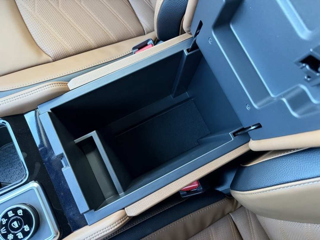 2025 Nissan Pathfinder Platinum - Image 28