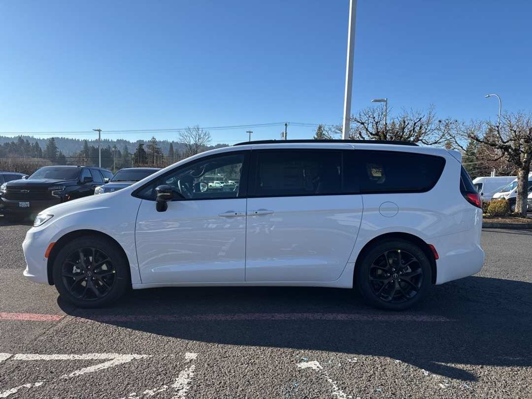 2026 Chrysler Pacifica Select - Image 3